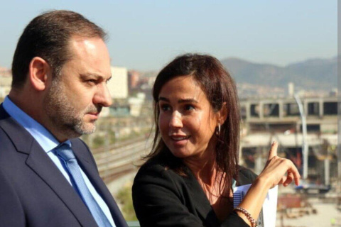 El ex ministro de Transportes, José Luis Ábalos, junto a la expresidenta de Adif, Isabel Pardo de Vera