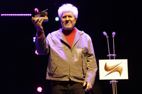 Pedro Almodóvar, con el premio Unión de Actores.