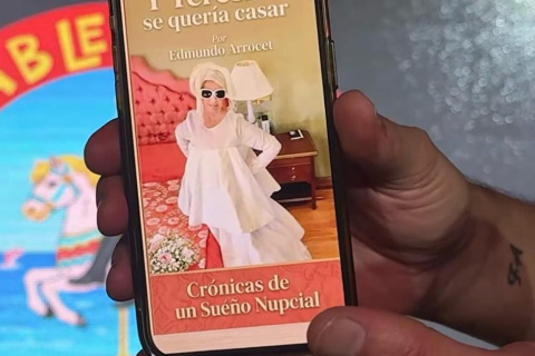 María Teresa Campos disfrazada de novia ¿en la portada del libro de Edmundo Arrocet?