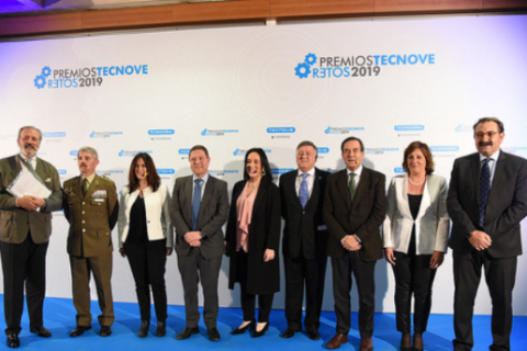El presidente de Castilla-La Mancha, Emiliano García-Page y el expresidente de la región, José Bono en los premios Tecnove de 2019