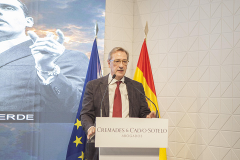 El vicepresidente de Cremades & Calvo Sotelo, José Estévez, fue el responsable de la presentación de este libro que edita Almuzara.
Fotos-Ángeles Barcojo