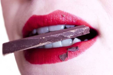 Comer chocolate