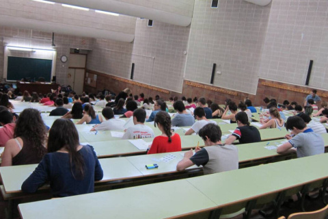 Estudiantes en una prueba de selectividad