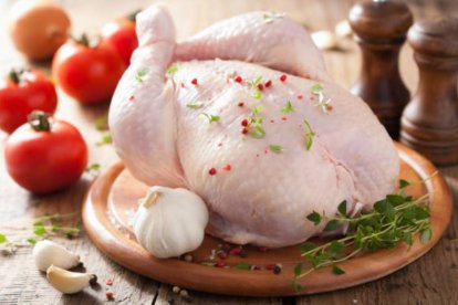 Pollo entero fresco