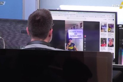 Un trabajador de la sala de montaje de 'Aruser@s'.