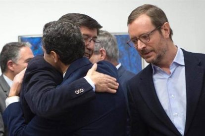 Moreno y Marín se saludan efusivamente.