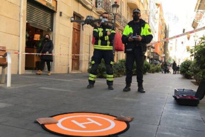 La Policía Local controla el aforo en las calles desde el aire con un Dron
