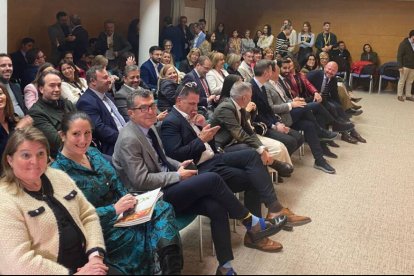 Los diputados autonómicos en la entrega de Premis Talls en Las Cortes Valencianas.