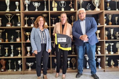 Reme Mazzolari, Diputada del área de Carreteras y delegación específica de Contratación, Pedro Antonio Cuesta, Diputado de Turismo y Deportes y Begoña Sanz, Presidenta del CB Llíria