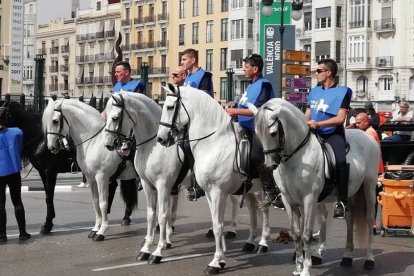 Manifestantes con caballos, en la Estación del Norte