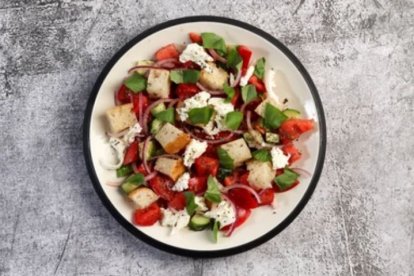 Panzanella con mozzarella