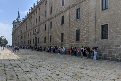 Visitantes en el Monasterio de San Lorenzo de El Escorial.
PATRIMONIO NACIONAL
03/4/2023