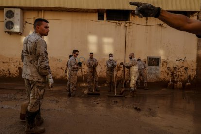 Militares trabajando en Paiporta.