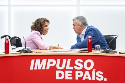 La vicesecretaria general del PSOE, María Jesús Montero, y el secretario de Organización, Santos Cerdán.