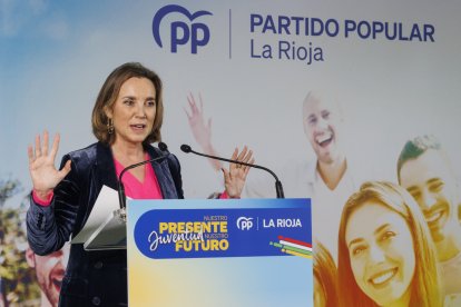 La secretaria general del PP, Cuca Gamarra, interviene durante un acto del PP.