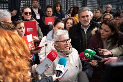Manifestación por la educadora social asesinada en un piso tutelado por tres menores, en Badajoz.