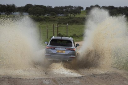 El Outlander cuenta con siete modos de conducción seleccionables para todo tipo de terreno.