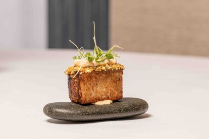 Azul Mediterraìneo - Plato - Saìndwich de cordero lechal massala