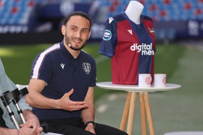 Ribera y Levante UD organizan una jornada sobre deporte y salud mental