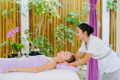 Masaje en el spa ELE|NA Ayur, bienestar con alma maldiva en Helengeli.