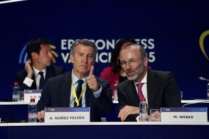El presidente del Partido Popular Europeo, Manfred Weber, y el presidente del Partido Popular, Alberto Núñez Feijóo.