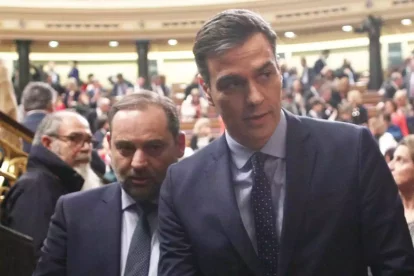 Pedro Sánchez y José Luis Äbalos en el Congreso en una foto de archivo