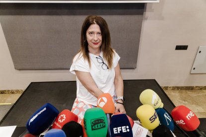 La exmilitante socialista Leire Díez durante una rueda de prensa, en el Hotel Novotel, a 4 de junio de 2025, en Madrid (España).