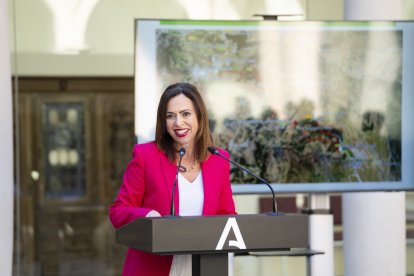 la consejera de Fomento, Articulación del Territorio y Vivienda, Rocío Díaz, presenta el proyecto de mejora integral y paisajística de la carretera A-395.