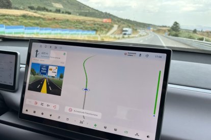 Una gran pantalla preside el salpicadero del Leapmotor C10 REEV