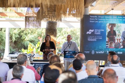 Inauguración del VII Encuentro de los Mares, con Benjamín Lana y Dimple Melwani, impulsores del diálogo entre ciencia, cocina y sostenibilidad.