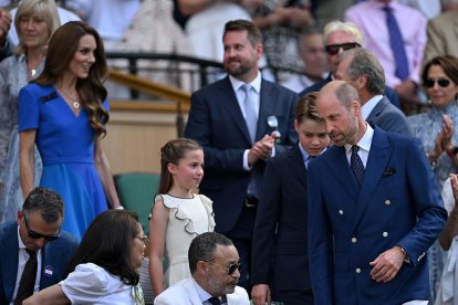 La familia real británica en Wimbledon 2025: Kate, William, George y Charlotte llegando al palco real.