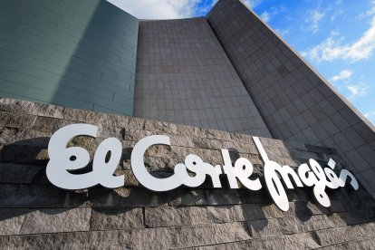 (Foto de ARCHIVO)
Fachada del Corte Inglés del Paseo de la Castellana en Madrid.
REMITIDA / HANDOUT por EL CORTE INGLÉS
24/8/2012