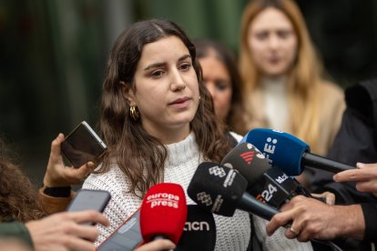 Una de las denunciantes del periodista Saül Gordillo atiende a los medios de comunicación.

Lorena Sopêna / Europa Press
12/11/2024