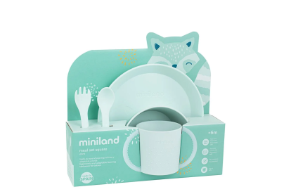 Set de vajilla infantil Miniland en color menta, con diseño ergonómico y materiales seguros, pensado para fomentar la autonomía en la alimentación desde los 6 meses.