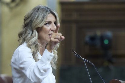 La vicepresidenta segunda y ministra de Trabajo y Economía Social, Yolanda Díaz, interviene durante un pleno en el Congreso.