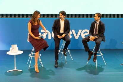La compañera Laura Vilamor de la Sexta junto a Nacho Corredor y Adrián Jofré.