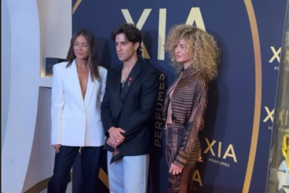 Melyssa Pinto (i), Álvaro de Luna y Sheila Casas (d)