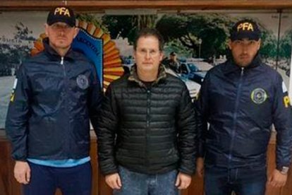 Momento de la detención de Carlos Férnandez en Argentina.