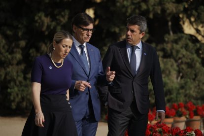 La presidenta de la Junta de Extremadura, María Guardiola, el presidente de la Generalitat de Catalunya, Salvador Illa, y el ya expresidente de la Generalitat Valenciana, Carlos Mazón.