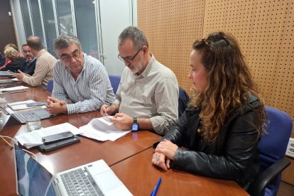 Firma del preacuerdo este jueves por el que se mejorarán las condiciones laborales de los trabajadores públicos de Andalucía hasta 2030.