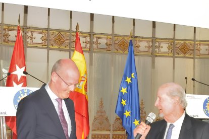 Klaas Not junto a Enrique de Prados.