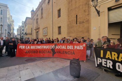 Concentración a las puertas de Les Corts
