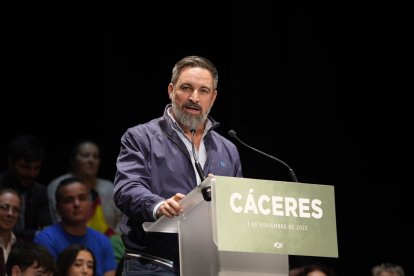 El presidente de Vox, Santiago Abascal, participa en un acto del partido en Cáceres.