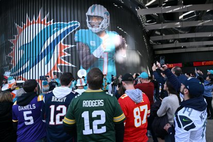 Las afueras del Bernabéu