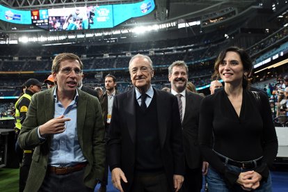 MADRID, SPAIN - NOVEMBER 16: (L-R) Jose Luis Martinez-Almeida, Mayor of Madrid, Florentino Perez, President of Real Madrid and Isabel Diaz Ayuso, President of the Community of Madrid walk in the stadium prior to the NFL 2025 game between Washington Commanders and Miami Dolphins at Estadio Santiago Bernabeu on November 16, 2025 in Madrid, Spain. (Photo by Denis Doyle/Getty Images)