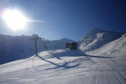 Sol y nieve en Porté-Puymorens, una estación que combina amplitud, silencio y panorámicas de alta montaña.