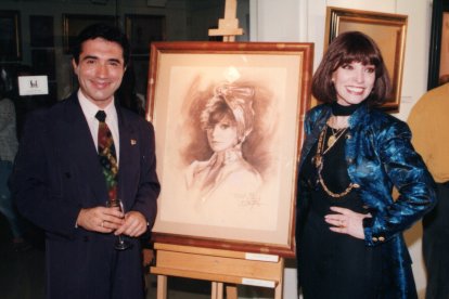 Antonio Montiel con su amiga Encarnita Polo.