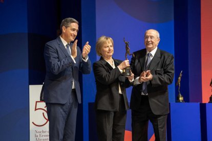 El premio a la Propiedad Intelectual ha recaído en la empresa Borrell, una compañía de Dénia que ha llevado ingeniería y tecnología desarrolladas en la provincia de Alicante a más de 40 países. Este galardón distingue la visión de quienes entienden que el talento cuando se protege multiplica su impacto.