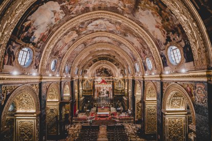 Interior barroco de la Concatedral de San Juan, joya artística y espiritual de Malta.