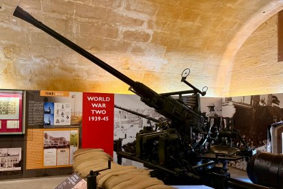 Una de las salas del museo Malta Time-Gun dedicada a la II Guerra Mundial